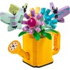 Gießkanne mit Blumen
