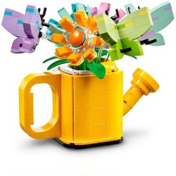 Gießkanne mit Blumen