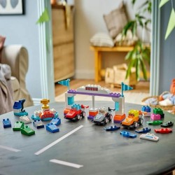 F1 Team Rennautos mit Rennfahrern