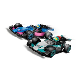 F1 Garage mit Mercedes-AMG & Alpine Rennautos