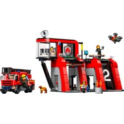 Feuerwehrstation mit Drehleiterfahrzeug
