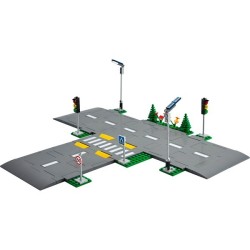 Straßenkreuzung mit Ampeln