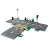 Straßenkreuzung mit Ampeln