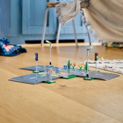 Straßenkreuzung mit Ampeln