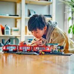 Straßenbahn mit Haltestelle