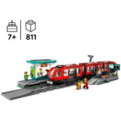 Straßenbahn mit Haltestelle