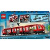 Straßenbahn mit Haltestelle