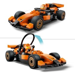 F1 Rennfahrer mit McLaren Rennauto