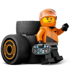 F1 Rennfahrer mit McLaren Rennauto